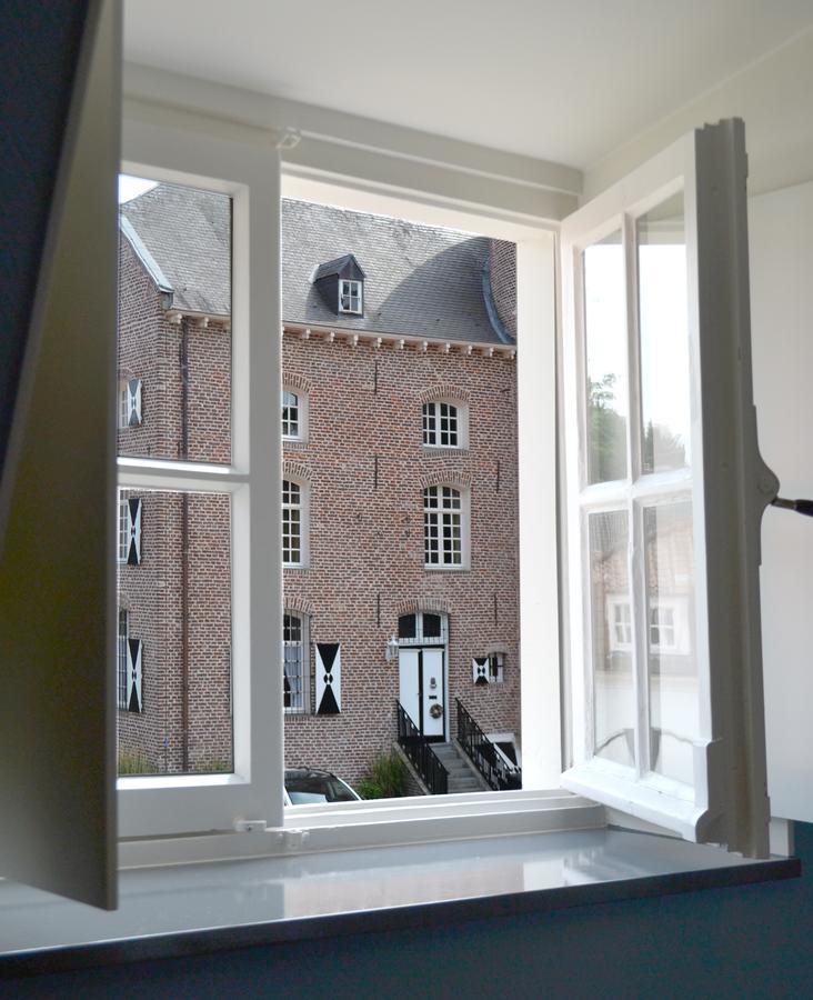 Kasteel Aldenghoor Bed and Breakfast Haelen Exteriör bild