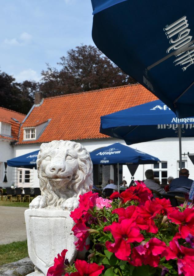 Kasteel Aldenghoor Bed and Breakfast Haelen Exteriör bild
