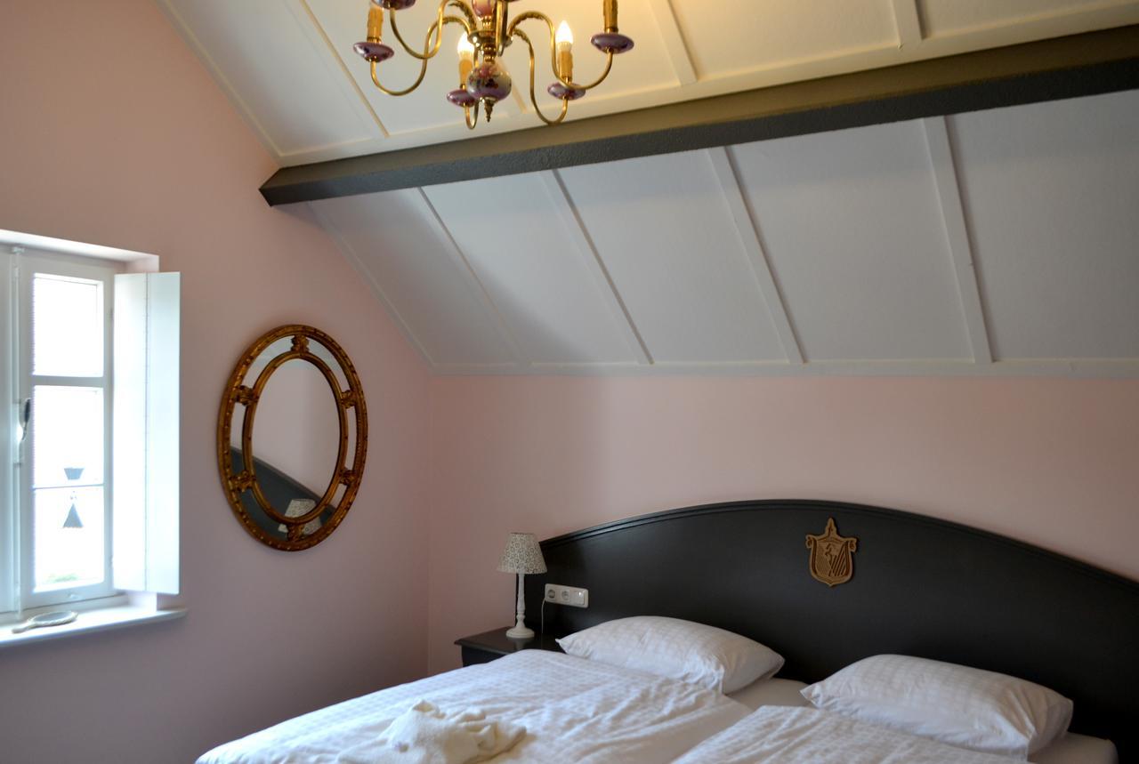 Kasteel Aldenghoor Bed and Breakfast Haelen Exteriör bild